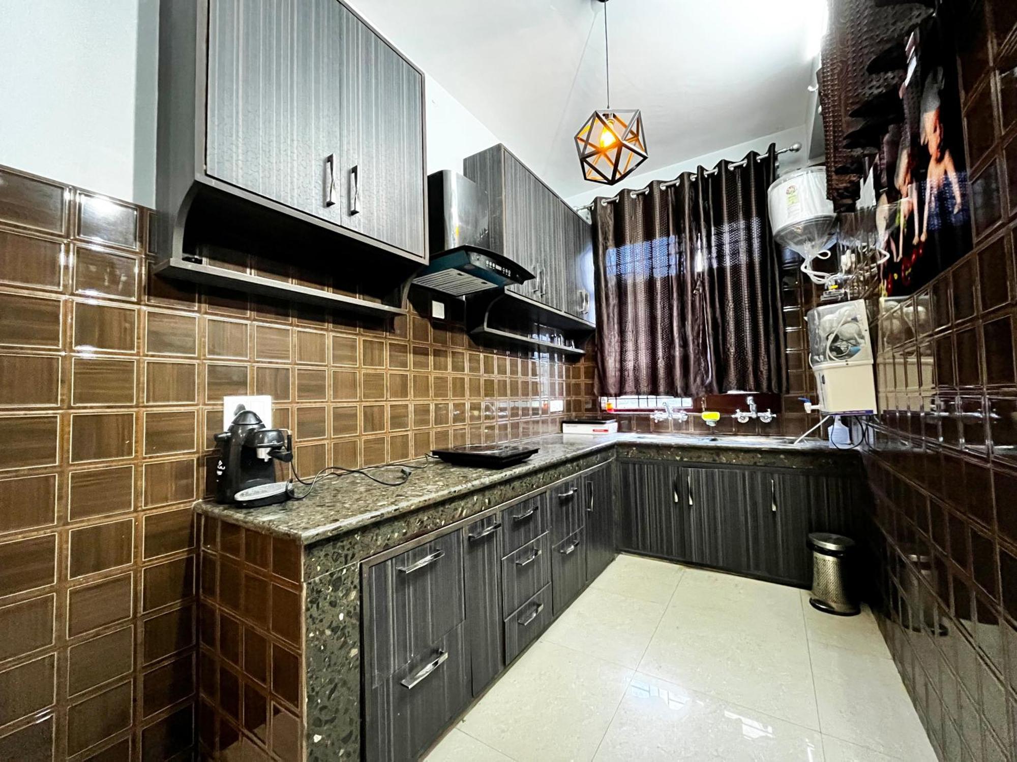 Puri'S Bnb Шимла Екстериор снимка