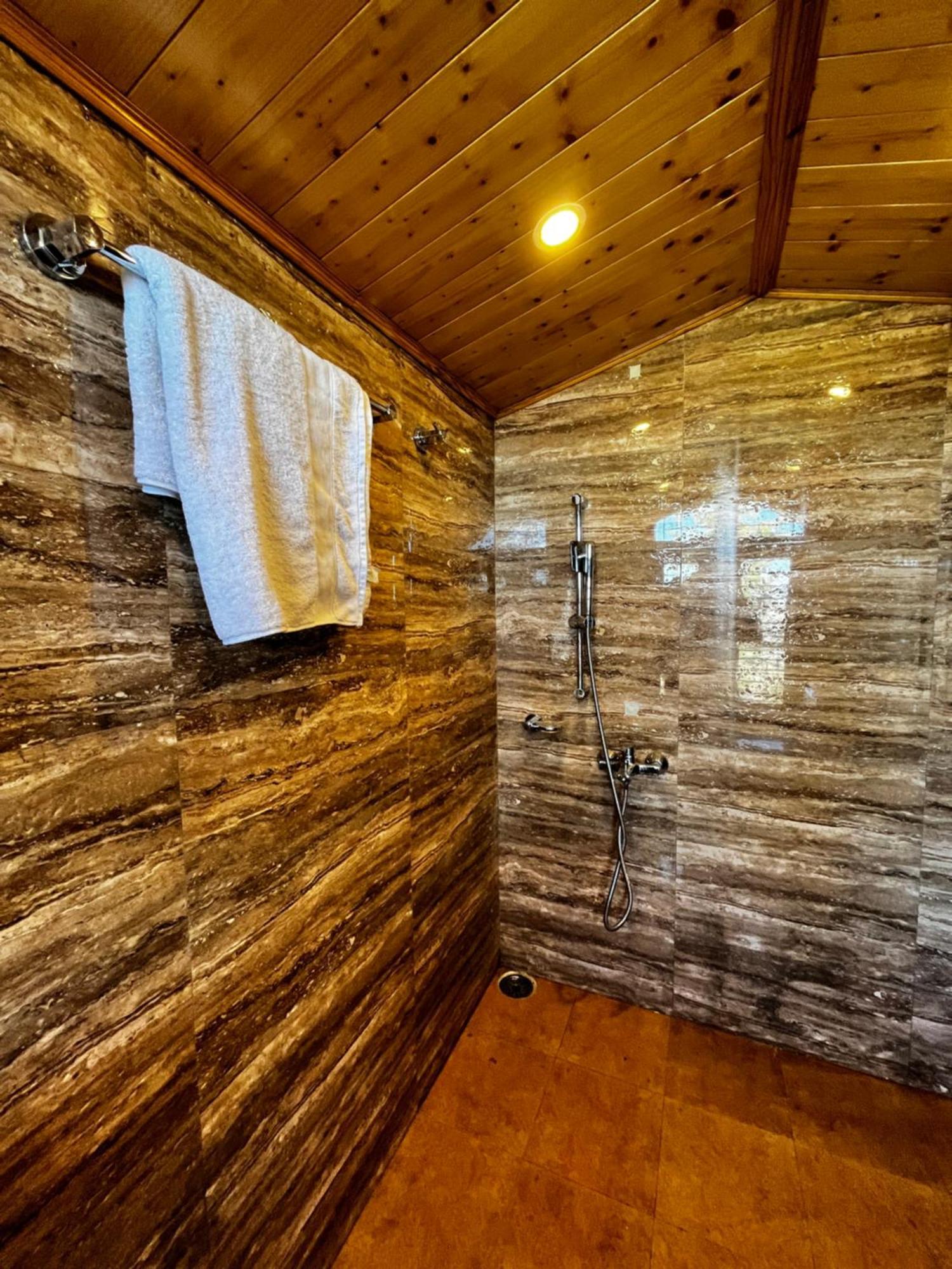 Puri'S Bnb Шимла Екстериор снимка