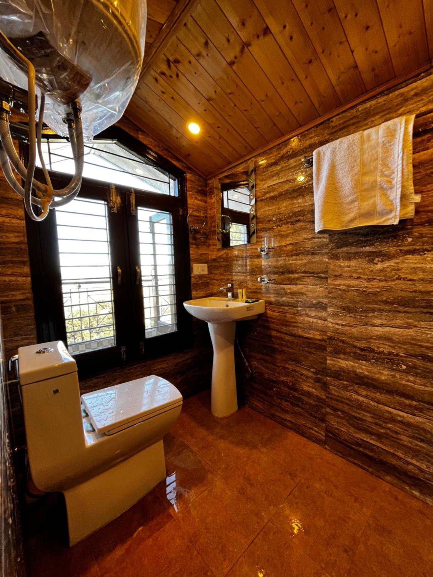 Puri'S Bnb Шимла Екстериор снимка