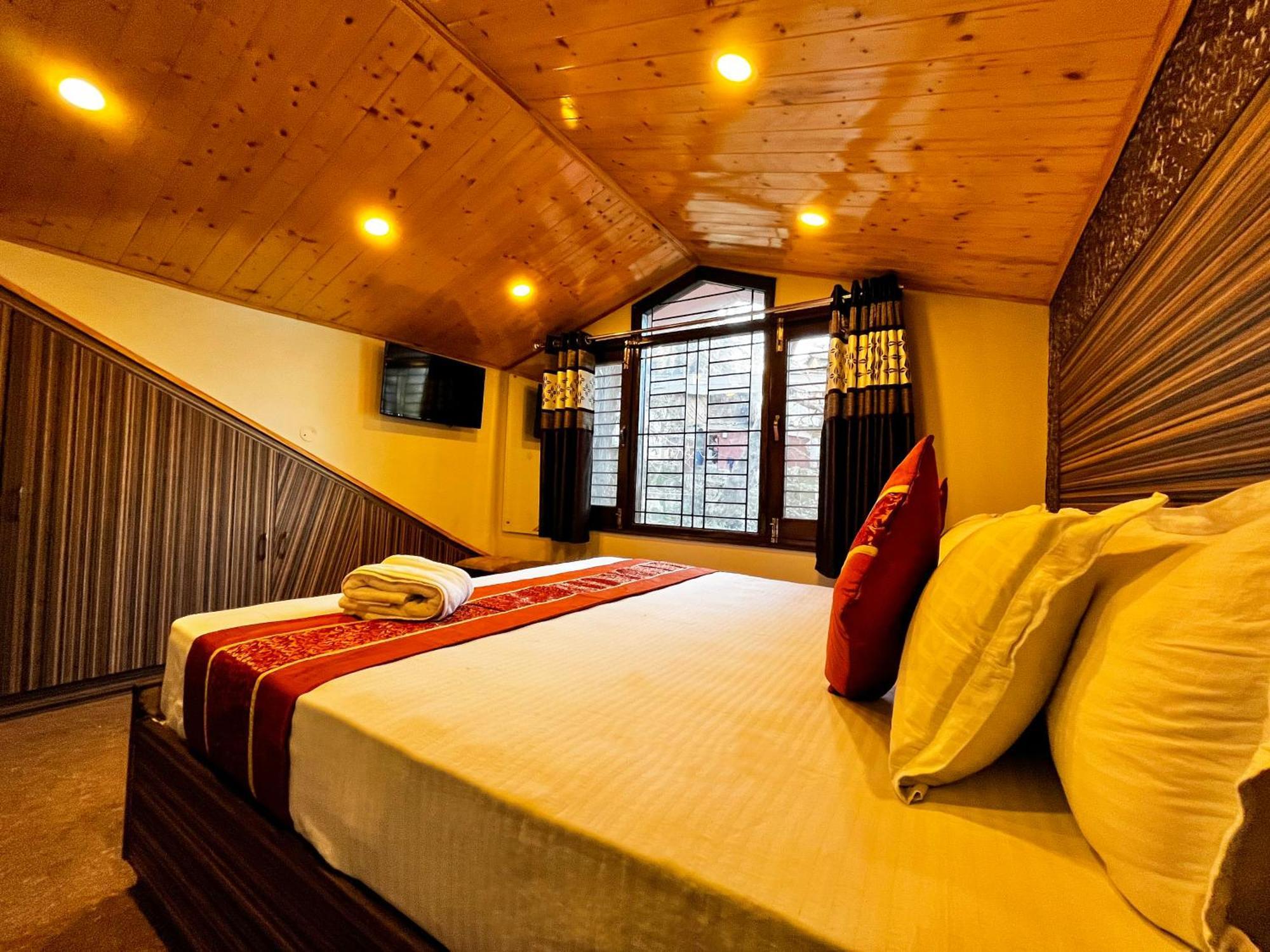 Puri'S Bnb Шимла Екстериор снимка