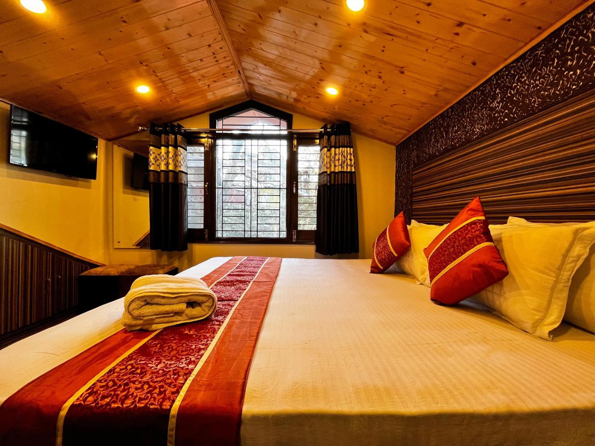 Puri'S Bnb Шимла Екстериор снимка