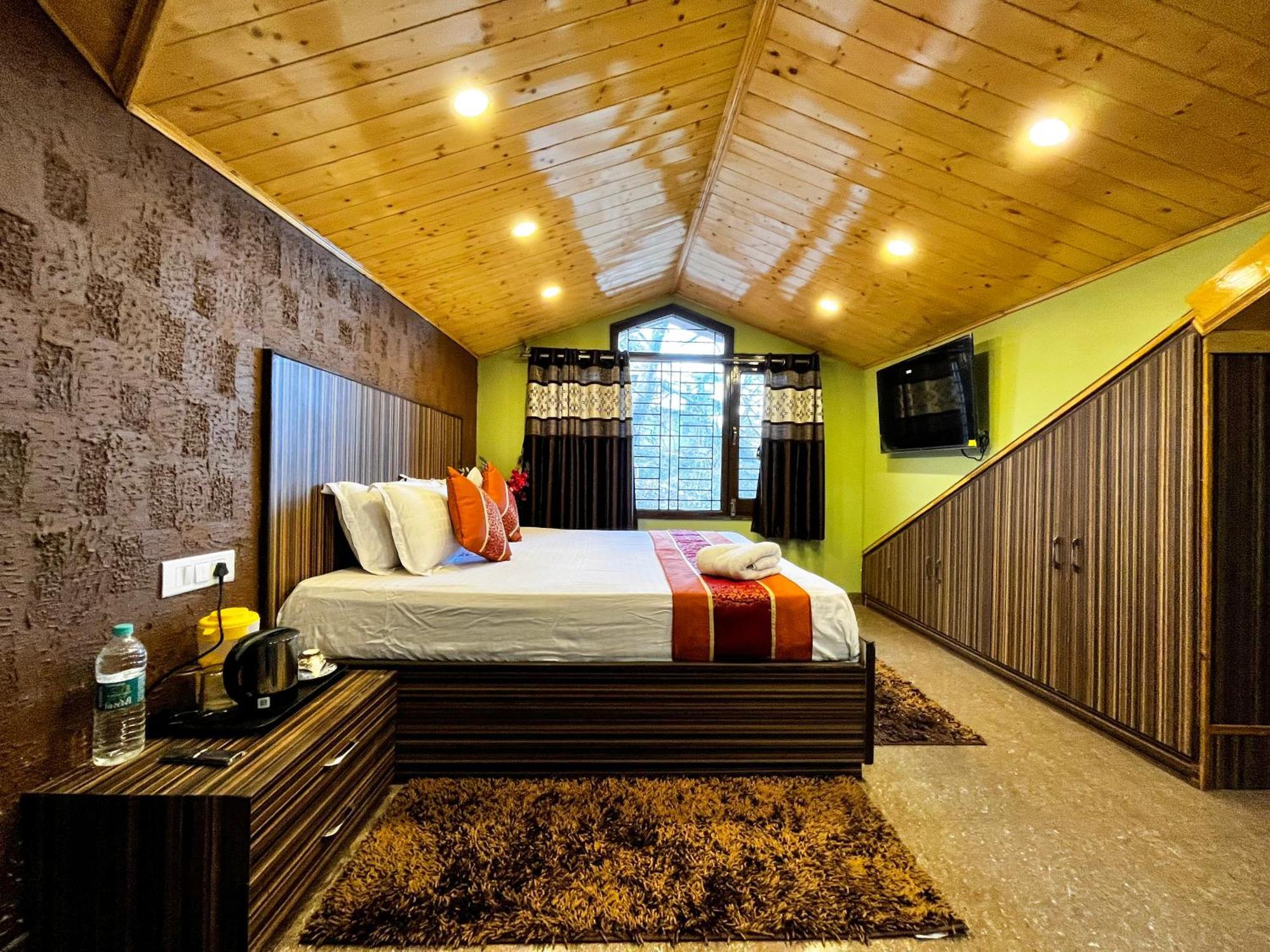 Puri'S Bnb Шимла Екстериор снимка