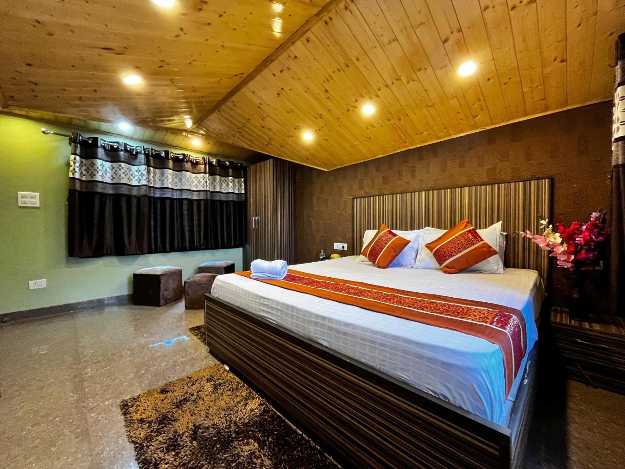 Puri'S Bnb Шимла Екстериор снимка