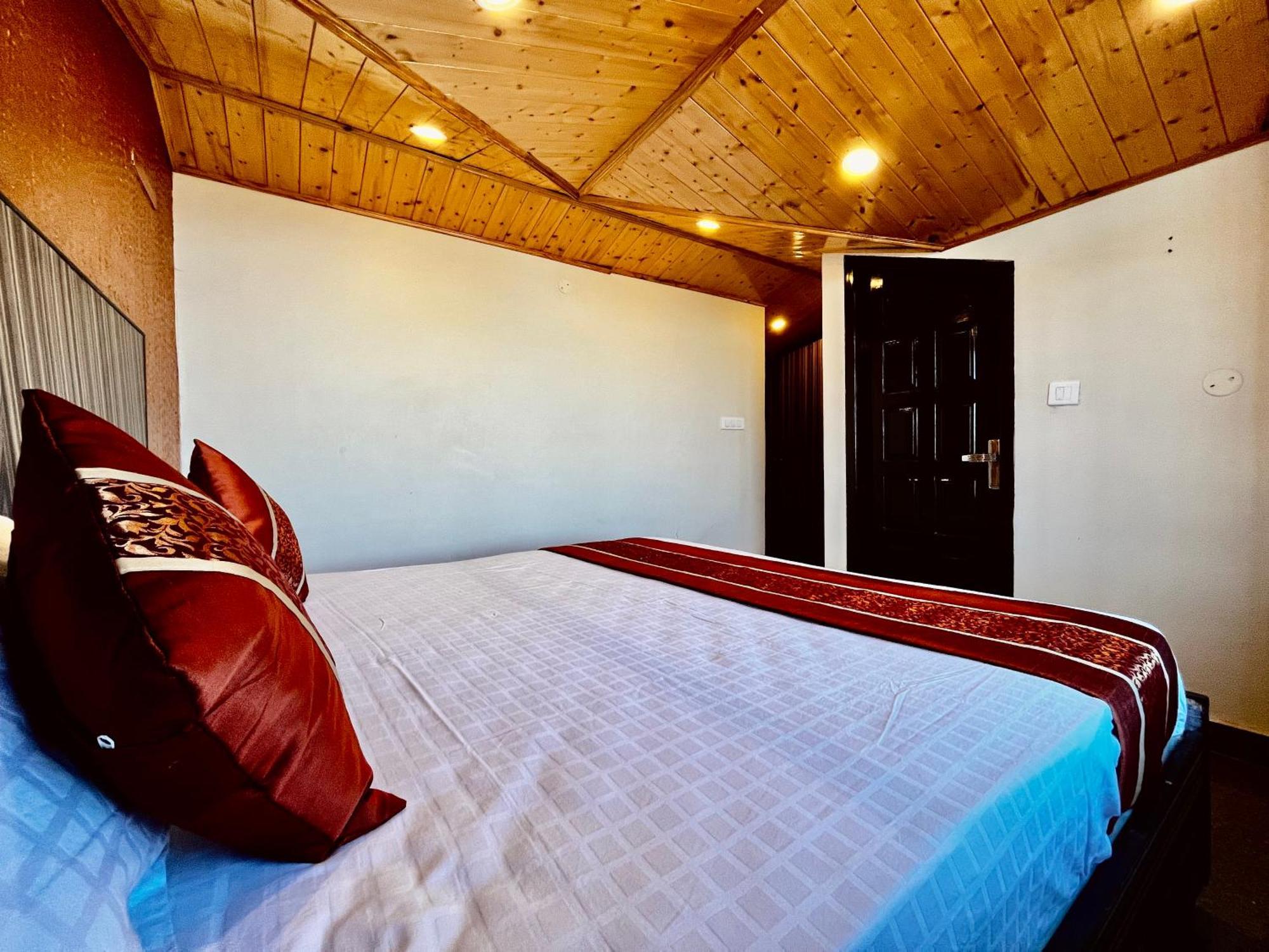 Puri'S Bnb Шимла Екстериор снимка