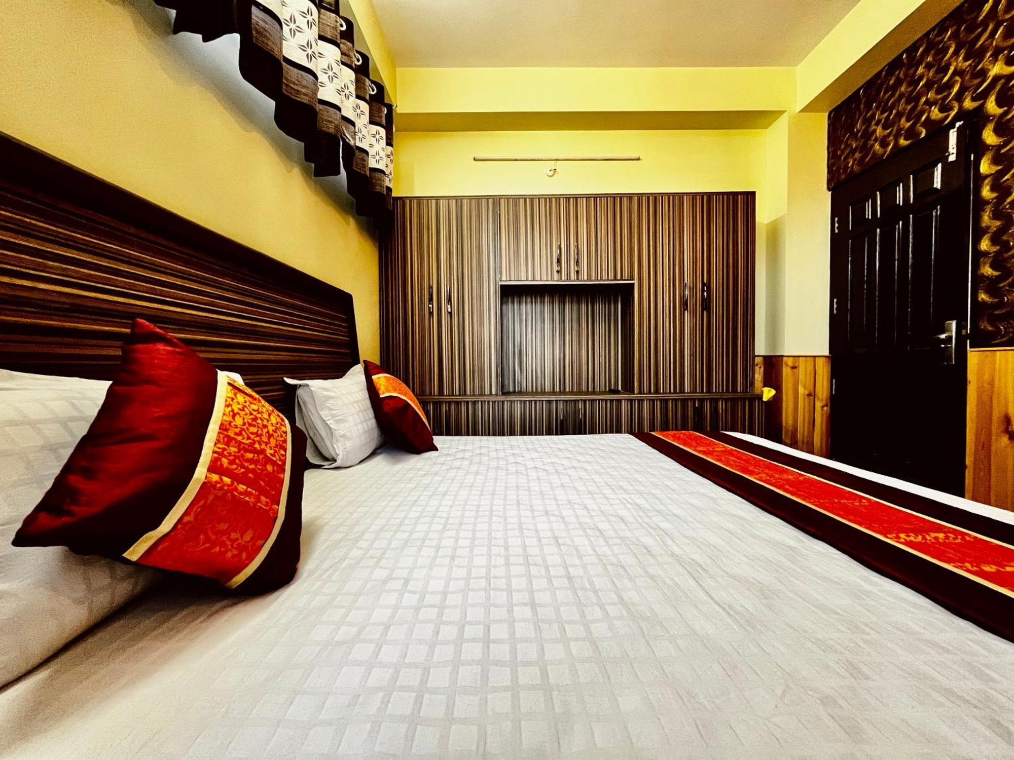 Puri'S Bnb Шимла Екстериор снимка