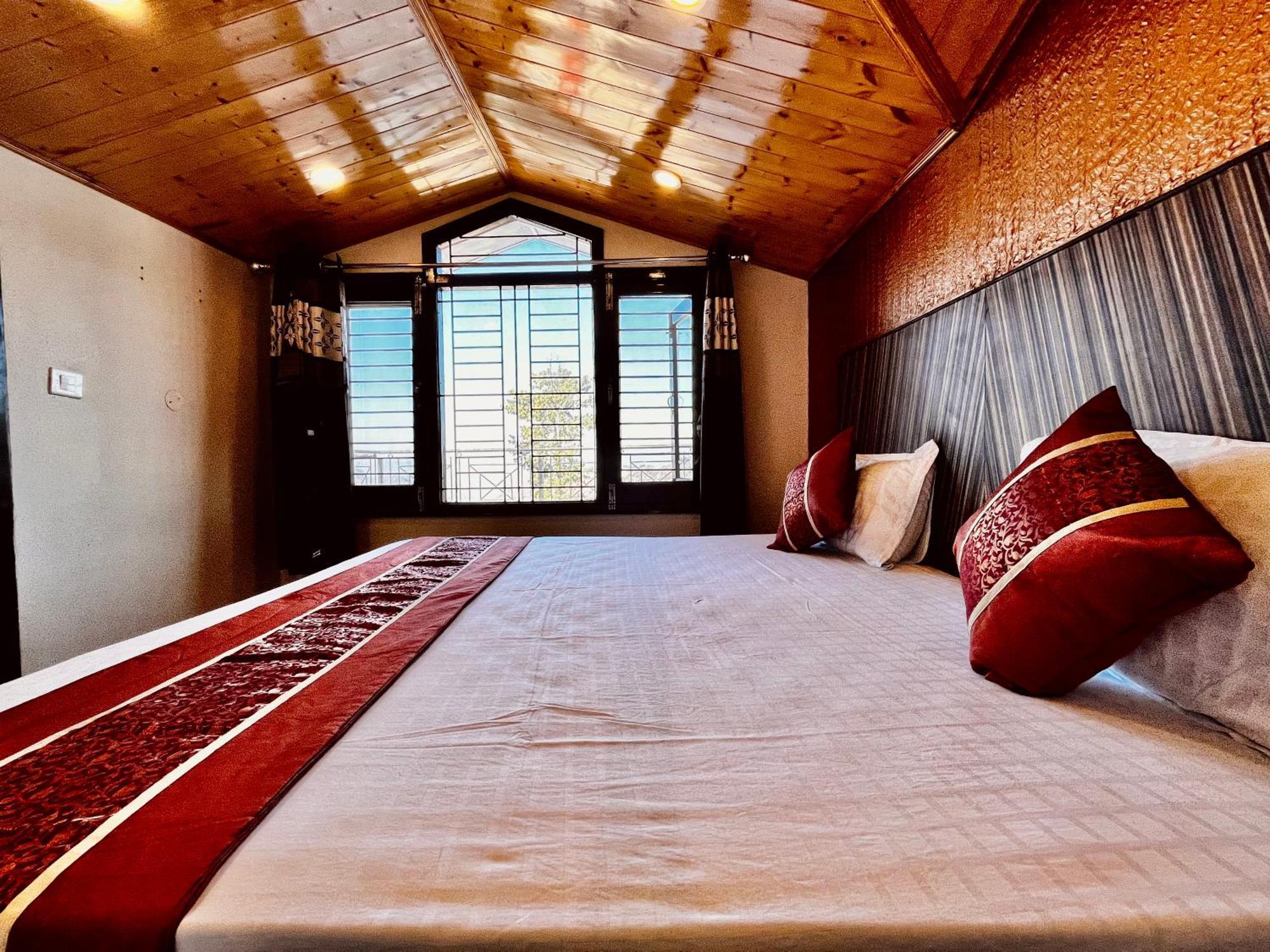 Puri'S Bnb Шимла Екстериор снимка