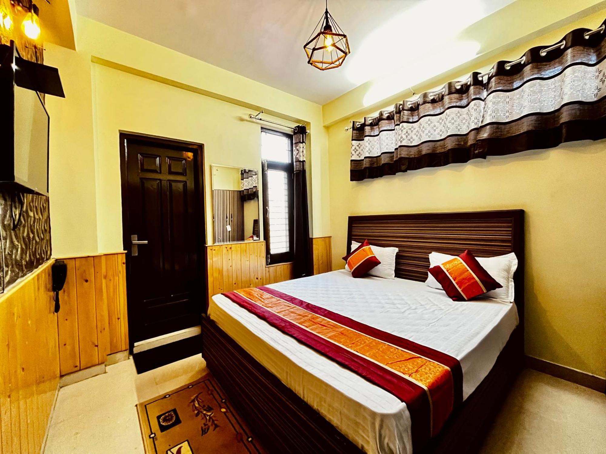 Puri'S Bnb Шимла Екстериор снимка