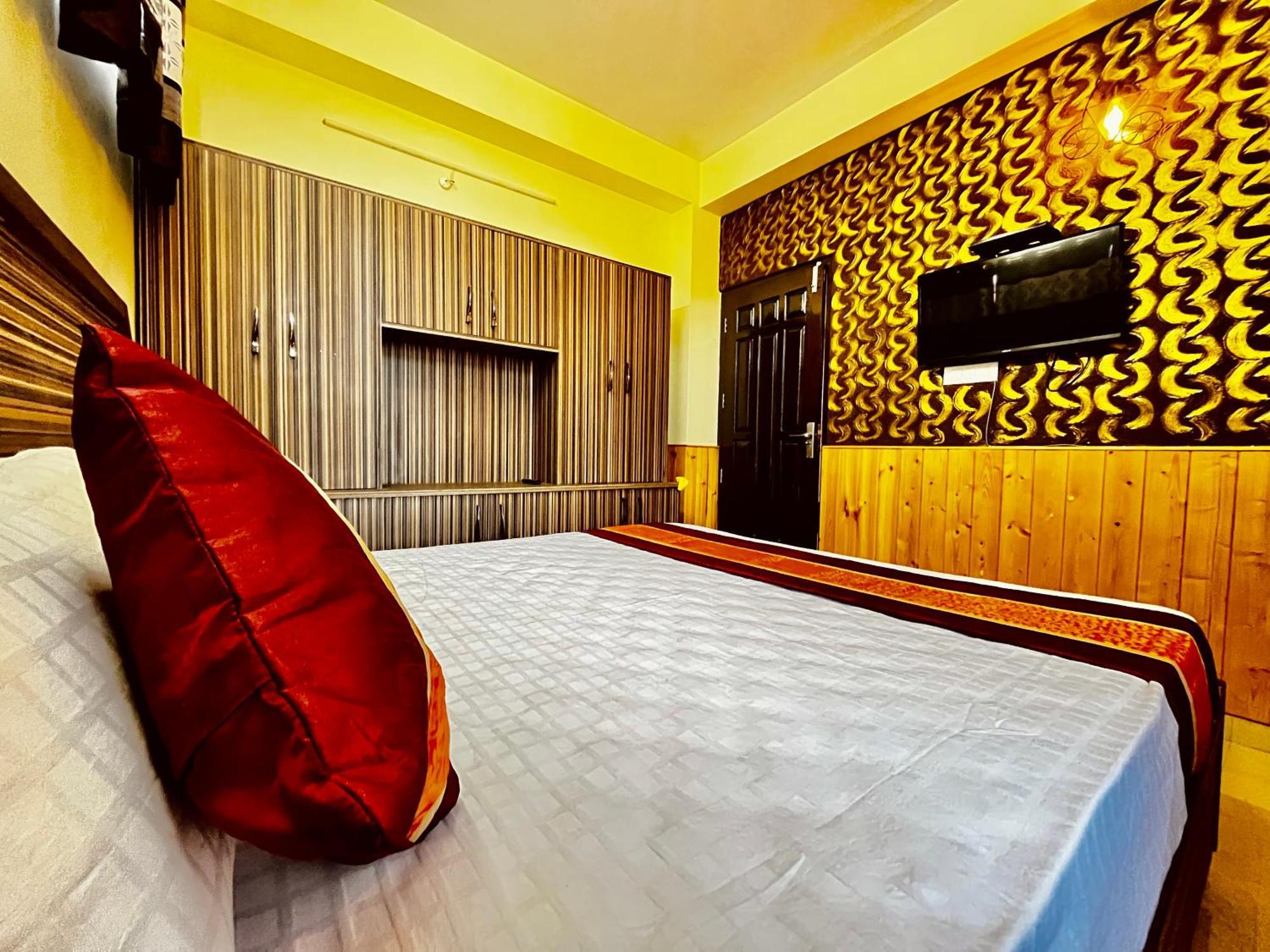 Puri'S Bnb Шимла Екстериор снимка